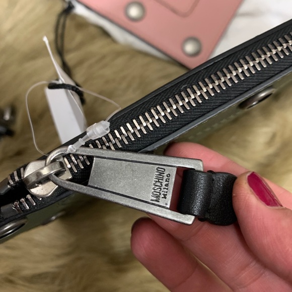 Authentic MOSCHINO Leather 3 in 1 design clip zip Crosby - Picture 14 of 15